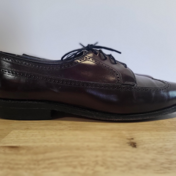 Allen Edmonds Men's Burgundy Leather Oxfords - Picture 4 of 13